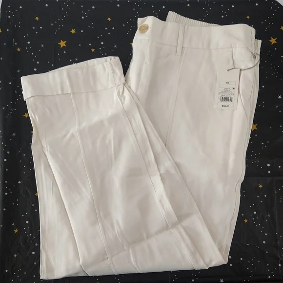 Cream colored high rise slim fit effortless pintuck ankle pants - Picture 4 of 4